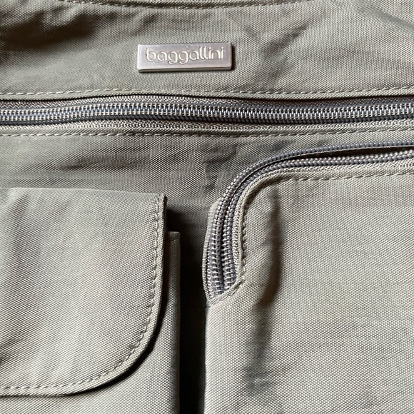 Baggallini Crossbody Bag - Picture 4 of 5